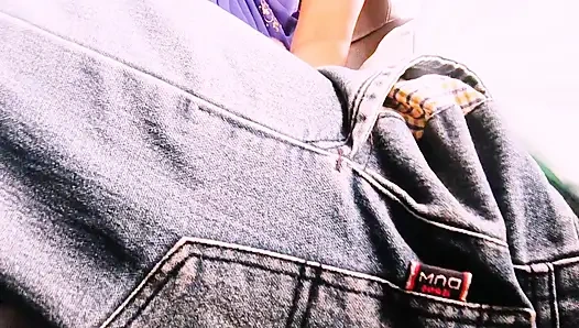 Индийский секс в машине. Домохозяйка дези трахается в машине с соседливым пареньком с большим длинным хуем. Телугу грязные разговоры.