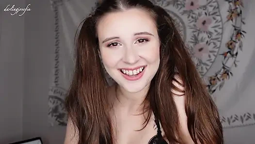 Karının videolarını izliyorum