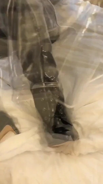 Moment palpitant de « Masturbation fétiche en PVC transparent »