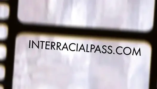 Красивая милфа Leah приступает к грязной с боцом