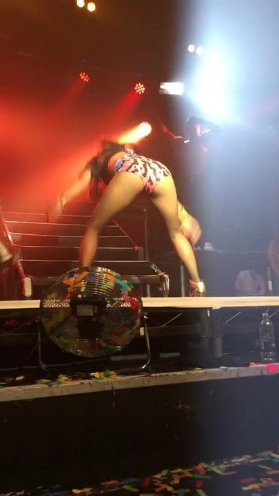 Nicole scherzinger konserde twerking