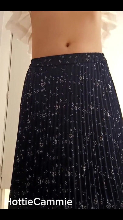 Seksi Nalgona u trgovini odjeće