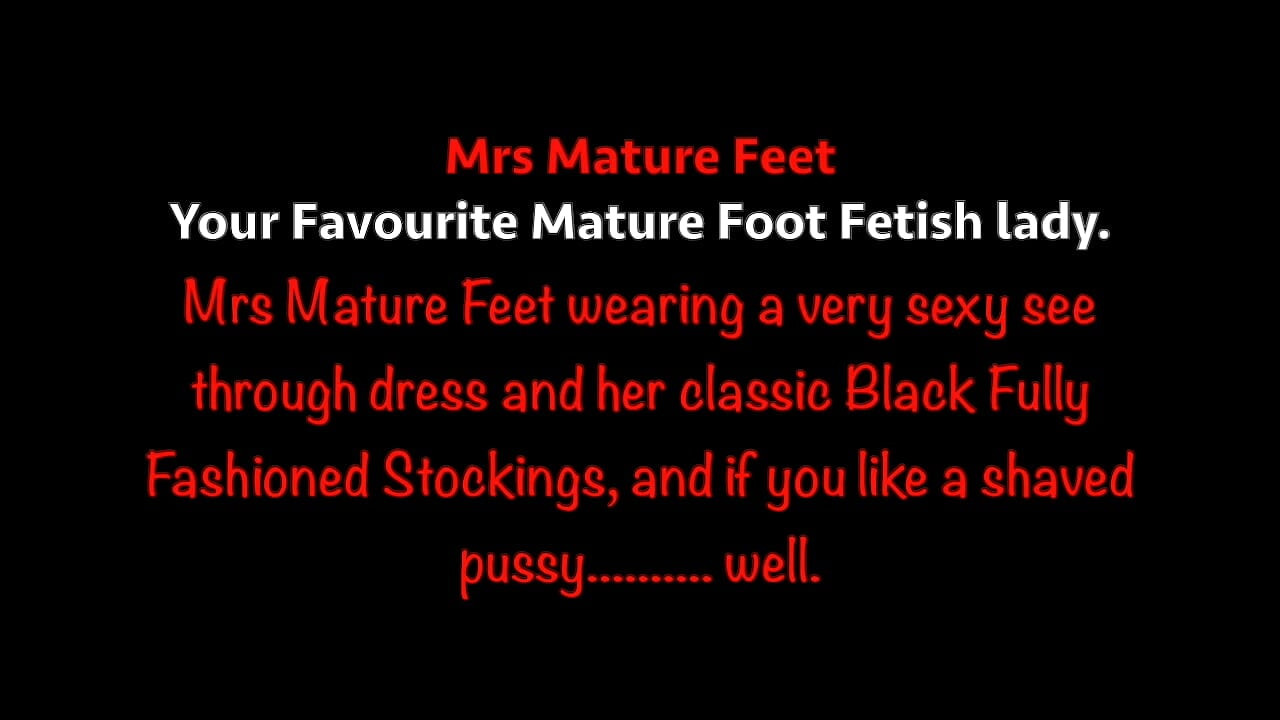 Mrs Mature Feet in an amazing sexy dress and shaved pussy 460
