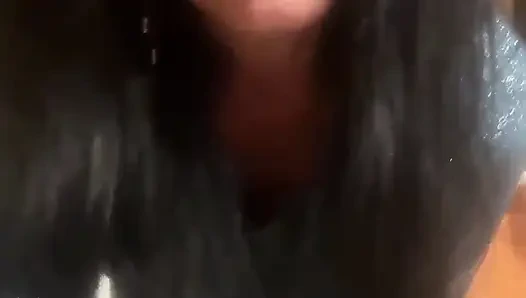 Блестящие леггинсы, верблюжья лапка, танец, соблазнение