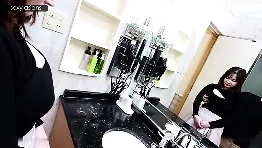 H Cup Office Lady Kembali. Cewek sange ini digodain sampai belahan dadanya menggoda sampai dicrot di dalam