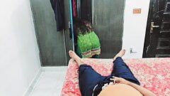 Dick zeigt echtes pakistanisches Zimmermädchen, während sie arbeitet