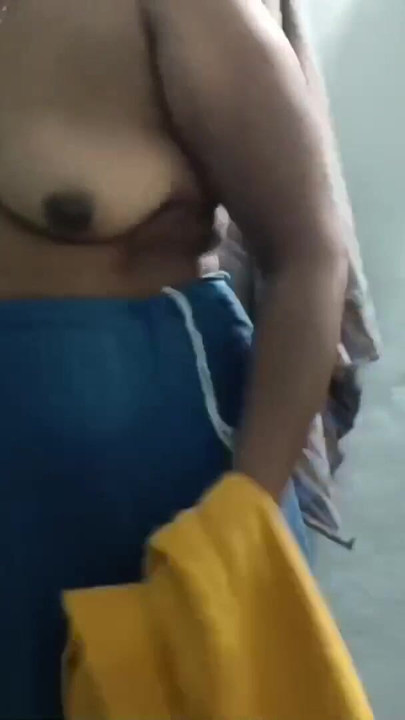 เมียหมู่บ้านอินเดียสุดฮอตโชว์ควยใหญ่และโค้กน้ําเงี่ยน | คลิป 1