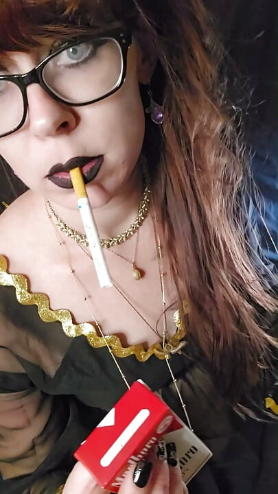 Bruxa Fumadora Adora Cigarros