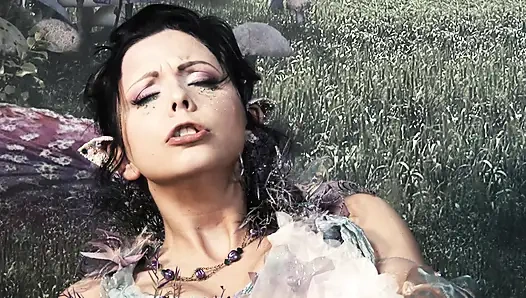 379 Güzel Julia Parker peri