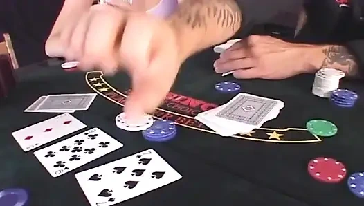 Perfekte Brünette Puppe Vor Massiver Gesichtsbehandlung Gefickt