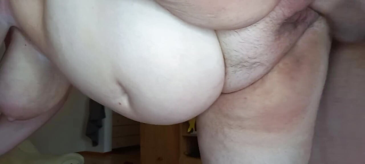 Follando a una mujer gorda y corriéndome en un coño carnoso