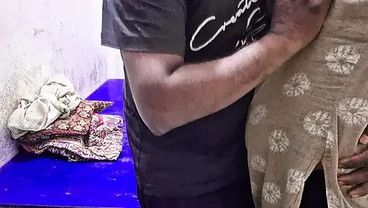 Hintli köylü desi ev hanımı oğlanla seks yapıyor