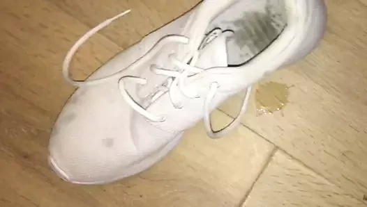 nike spor ayakkabı içinde boşalmak