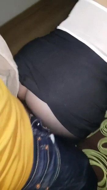 Detik tidak dapat dilupakan dari "Setiausaha saya memberikan saya blowjob yang bagus dan kemudian saya menembusinya dengan pantyhose saya"