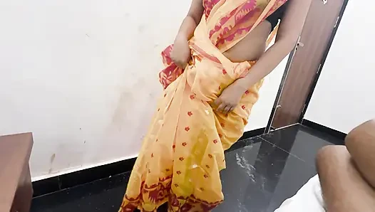 Malkin Ke Bahar Jaate He Nokrani Ne Extra Money Ke Liye Hardcore Sex Kiya