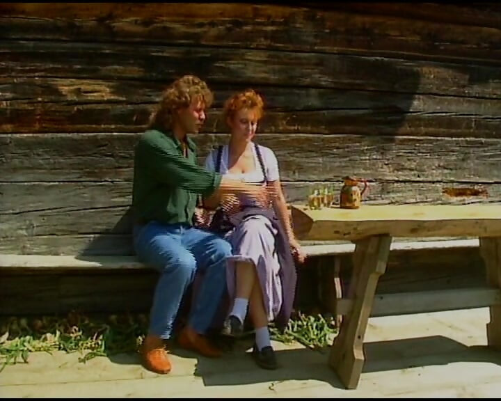 Busty saksalainen tyttö nauttii upeista anaaliorgioista ulkona