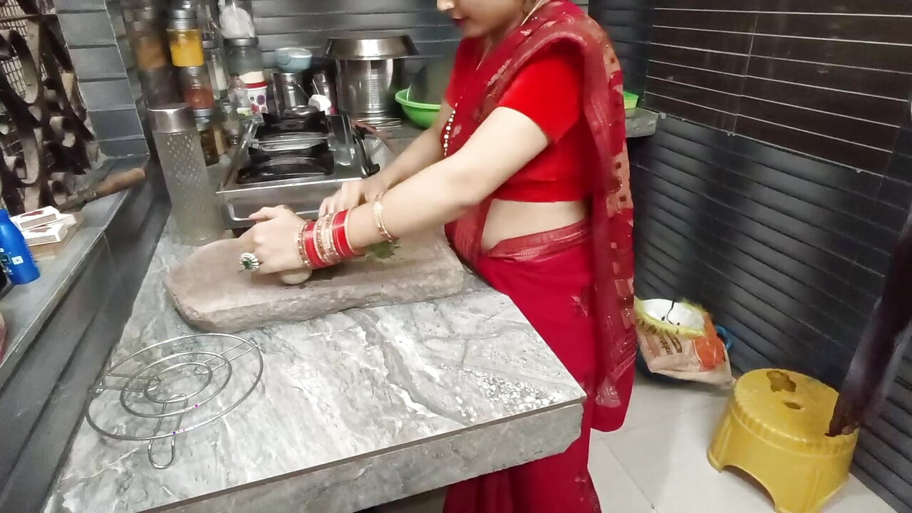 Bhabhi was making medicine for the itching of her pussy in the kitchen, then brother-in-law soothed the itch with his penis.