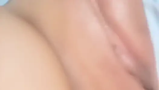 Ein mädchen wurde beim masturbieren auf einer party erwischt