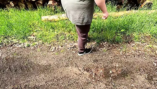 Menyiksa vagina di hutan