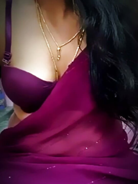 Ibu tiri terangsang suasana hati penuh