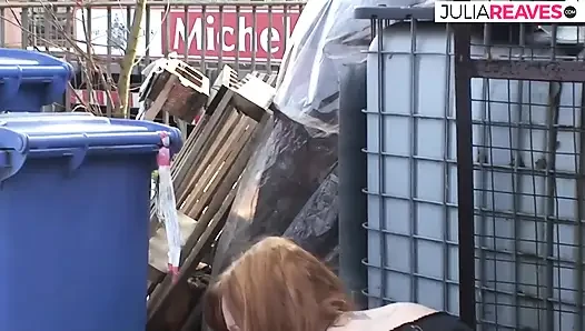 Azgın kaltak açık havada sikilirken sert inliyor