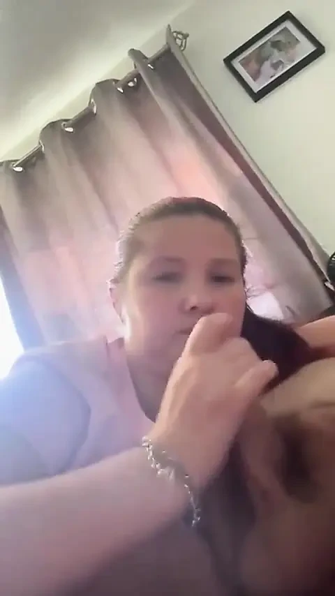 吮吸他厚厚的鸡巴