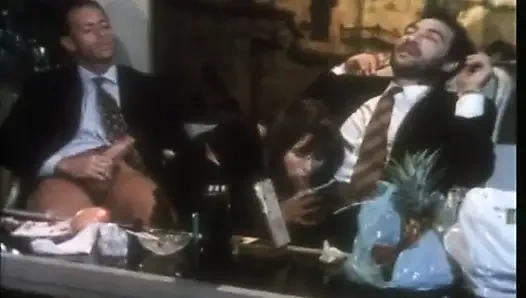 Seksi kıllı amcık yalıyor büyük yarak emiyor... ağzına boşalma