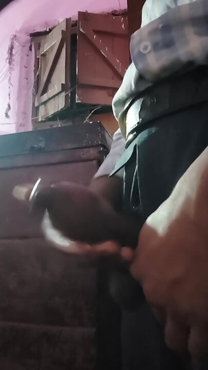 Yuva ladka Apne kamre mein Raat ko masaj kar Mota aur Lamba banaa deta hai