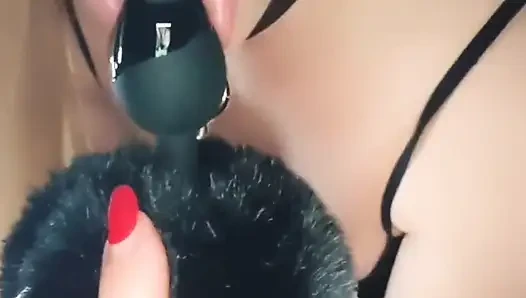 Hotblondygirl dengan butt plug ekor masturbasi sendiri orgasme nyata keras