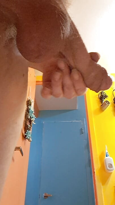 Tight bubble butt takes 9 inches solo dildo play