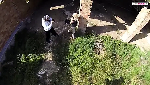 Tattooed rocker makes blonde MILF scream loudly