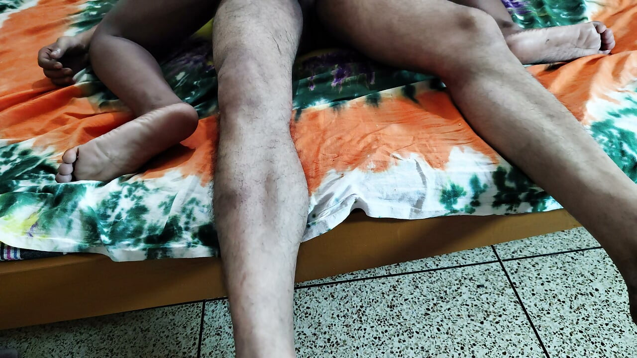 The village sister-in-law came to my house and climbed up and inserted my black penis into her little