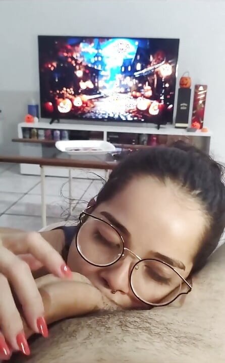 Bắt đầu ngày mới bằng một cú bú cu sâu và dâm đãng khiến em quên mất cả ngày còn dài phía trước