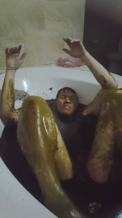 Solo Mud Bathing and Fun Play Bathroom