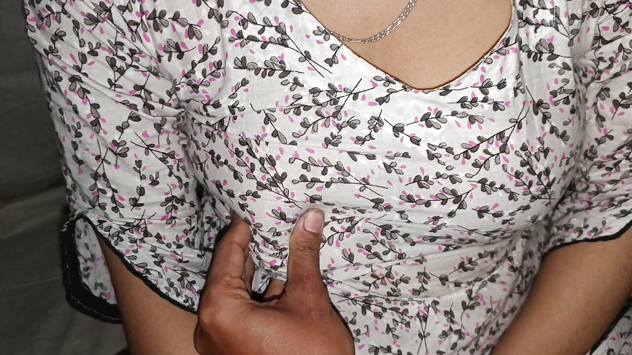DESI INDIAN CUTE HOT HORNY GIRLFRIEND, FUCKING WITH HER EX BOYFRIEND IN HOTEL ROOM.