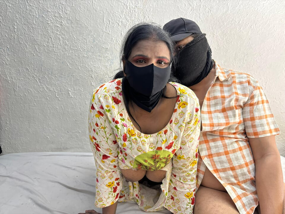 Ek admine ek garib ladki ko choda uska faida uthaya