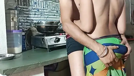 Горячую индийскую дези бхабхи жестко трахает ее Devar на кухне с грязным аудио хинди 3