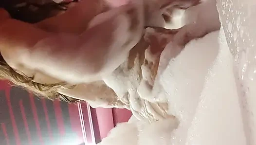 Kurus Sendirian Di Hydro Gila Untuk Mengambil Kontol