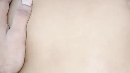 Cewek sange ini lagi asik nyepong kontol sambil nyepong kontol dan ngisap toketnya sambil duduk di kontolnya sambil berbaring lurus - audio bahasa india