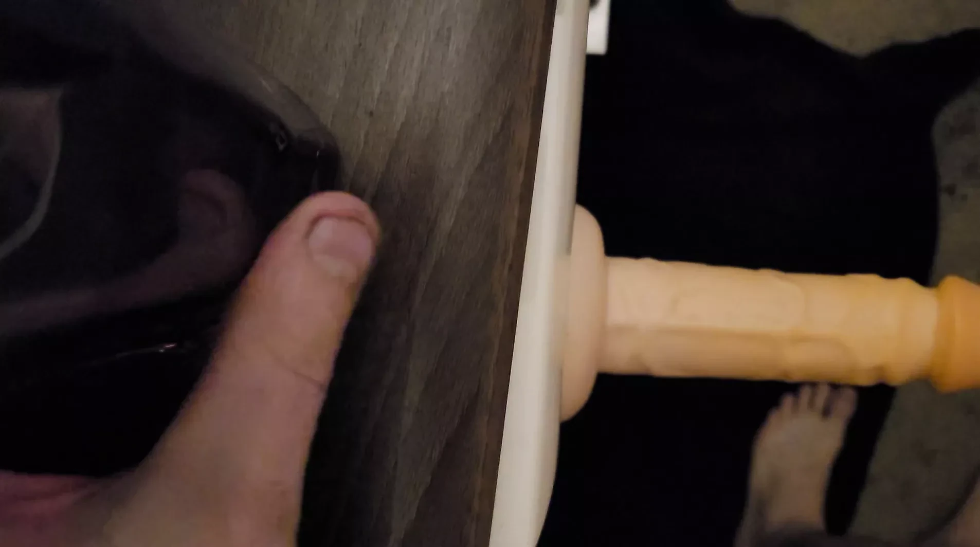 Giocando con il dildo della mia ragazza (piccolo)