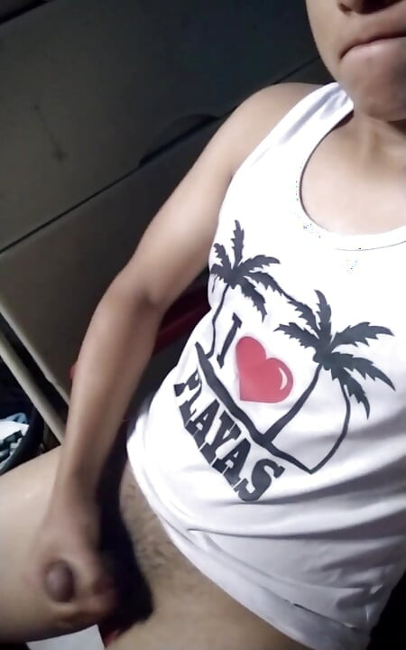 Alan tokers lagi asik masturbasi di kamarnya 3