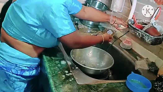 Возбужденная бхабхи и играющий паренек шурин - тамильский эротический звук с настоящими громкими стонами