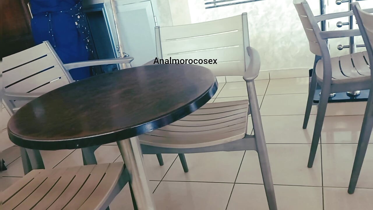 Một người dọn dẹp caf đã yêu một khách hàng, kết thúc đã thay đổi mọi thứ