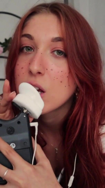 Látványos pillanat az "ASMR FRENCH JOI" - Suttogott utasítások visszaszámlálással.