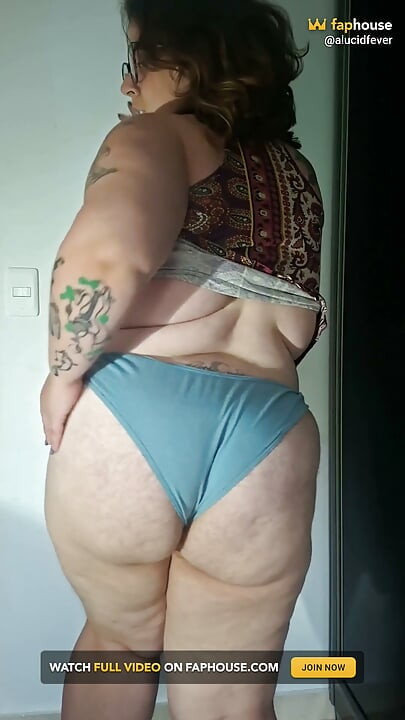 Une Grosse Ringarde Se Déshabille Pour Vous (beaux Seins Flasques)