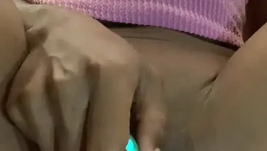 Соблазняю мой набухший клитор