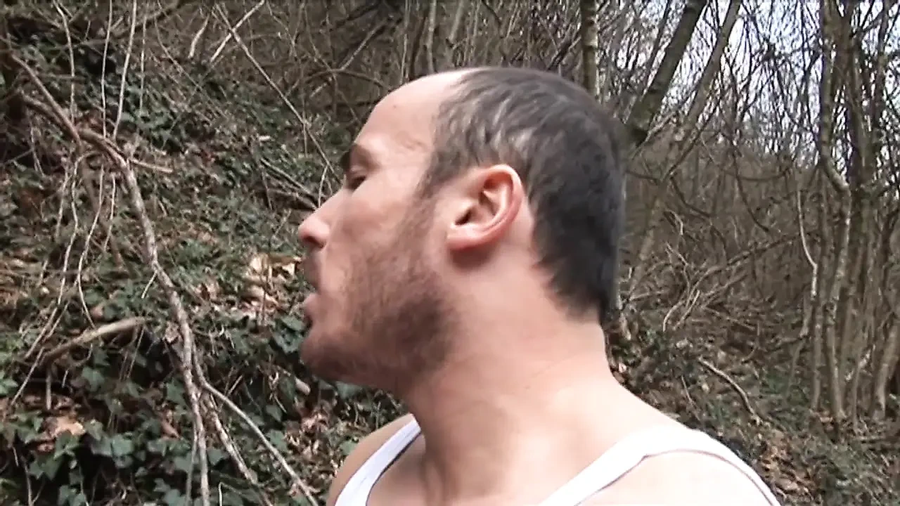 意大利肮脏的故事...独自在公园里与真正的性狂热者