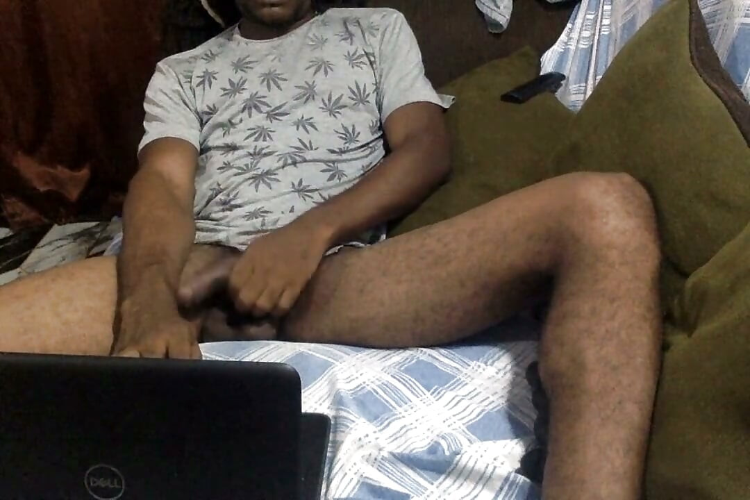 Am prins un băiat sexy negru masturbându-se