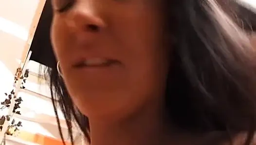 Dieses süße schätzchen aus Deutschland spielt wirklich gerne mit ihrer muschi