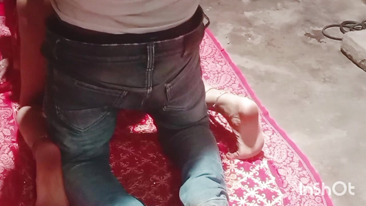 Mere pass ek hi Sadi hai, desi bhabhi ko pela